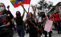 Los manifestantes participan en una protesta contra la pobreza y la violencia policial en Bogotá, Colombia, el 5 de mayo de 2021 Luisa Gonzalez / Reuters
