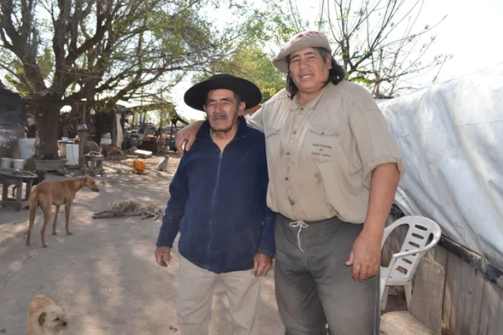 Juan Pérez, tuvo contactos con extraterrestres (ET)  y ahora dice que tiene premoniciones como la de su padre que todos daban por casi muerto y sobrevivió. Juan lo vió en un sueño previo pero no lo vincula a las apariciones de Ovnis