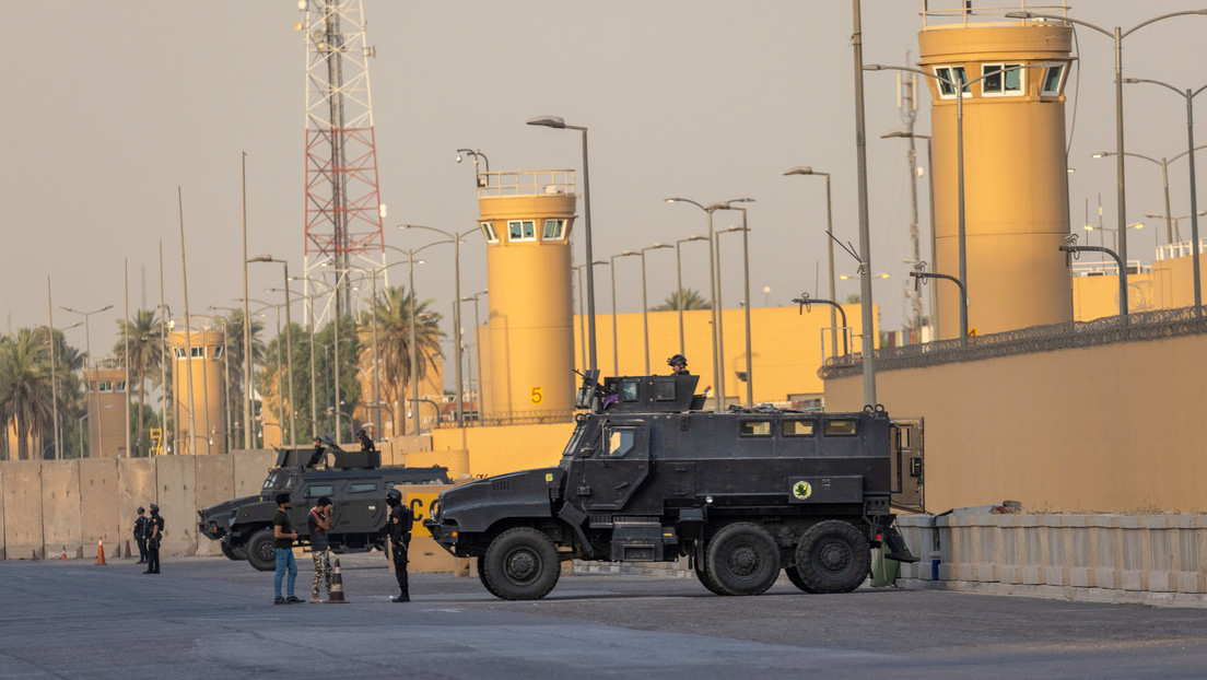 Fuerzas antiterroristas iraquíes frente a la Embajada de EE.UU. en Bagdad, el 30 de mayo de 2021. John Moore / Gettyimages.ru