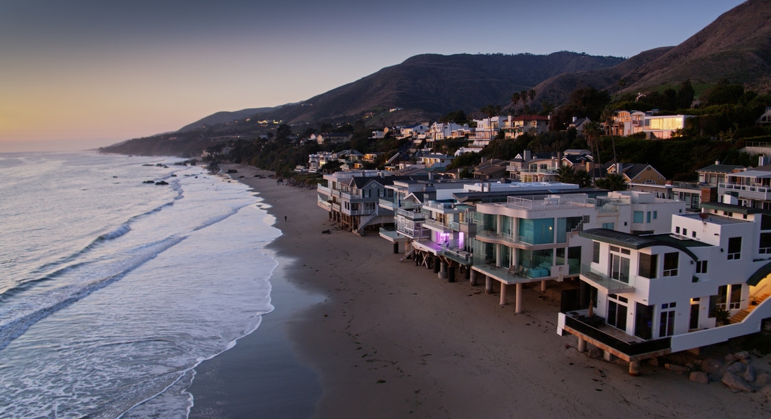 Vista aérea de la costa de Malibú en Los Ángeles, California (EE.UU.). Gettyimages.ru