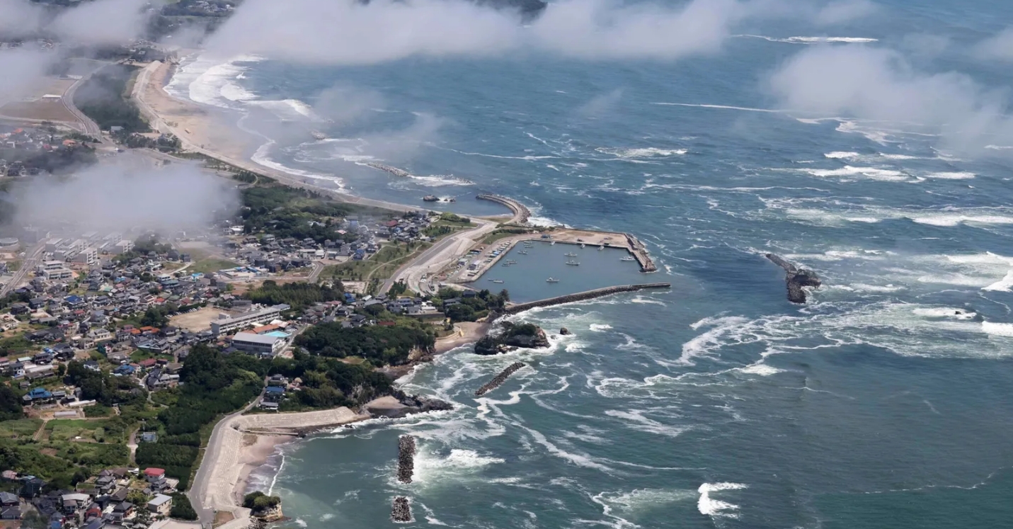 Las primeras olas del tsunami llegaron a la costa japonesa del Pacífico tras el fuerte terremoto de magnitud 8.7 que sacudió la península de Kamchatka el 30 de julio de 2025 en Shiogama, Miyagi, Japón. FOTOGRAFÍA DE THE ASAHI SHIMBUN, GETTY IMAGES