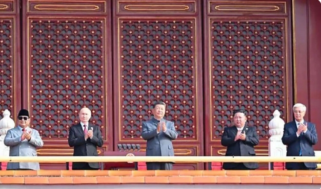 De izquierda a derecha: Vladímir Putin, Xi Jinping y Kim Jong Un.